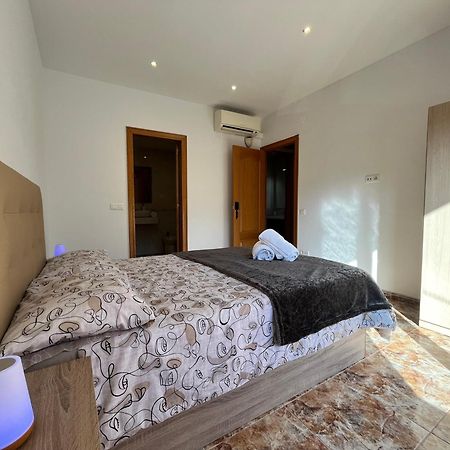 Amplio Apartamento, 5 Camas サン・エステヴェ・セスロヴィレス エクステリア 写真