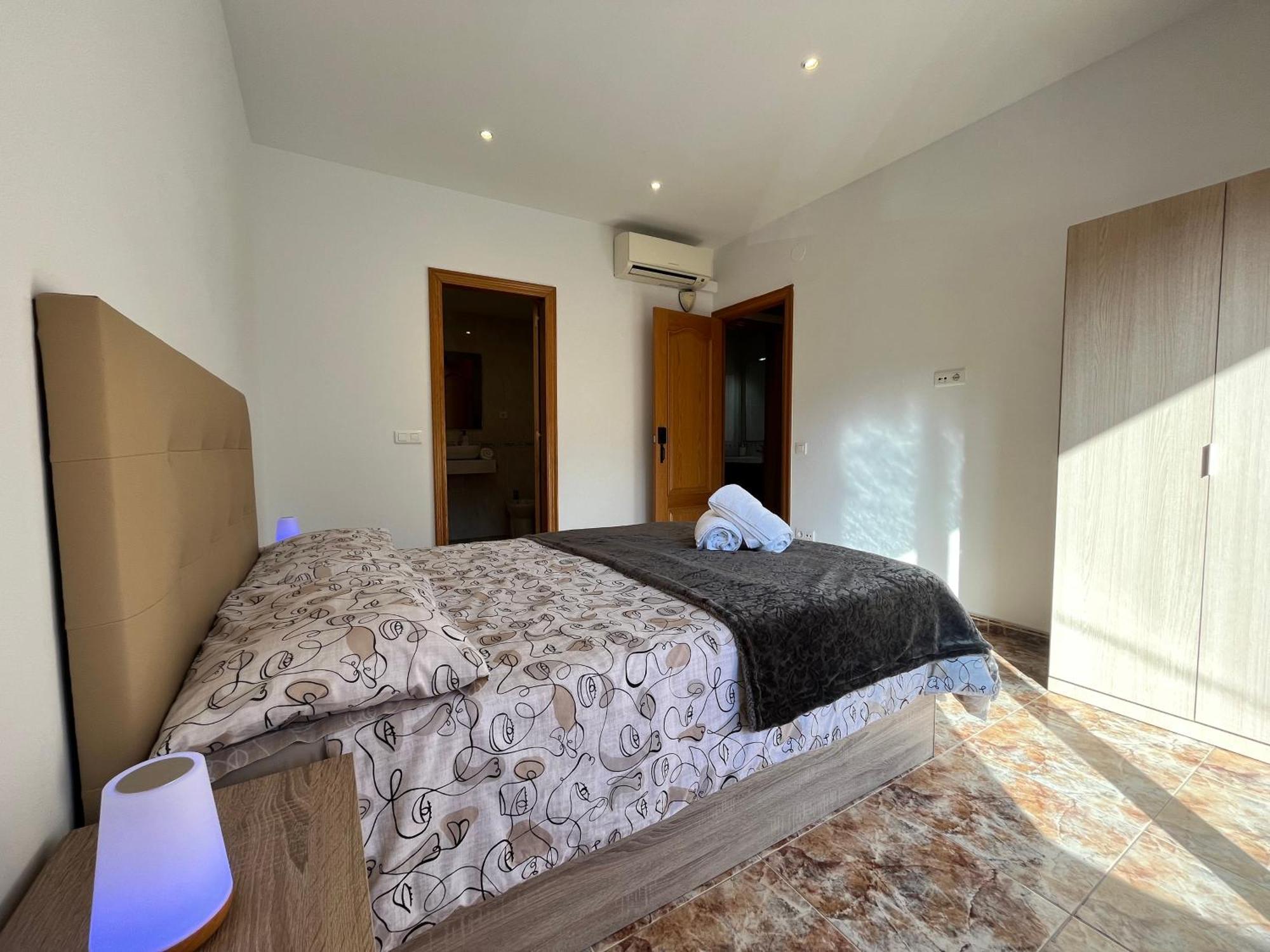 Amplio Apartamento, 5 Camas サン・エステヴェ・セスロヴィレス エクステリア 写真