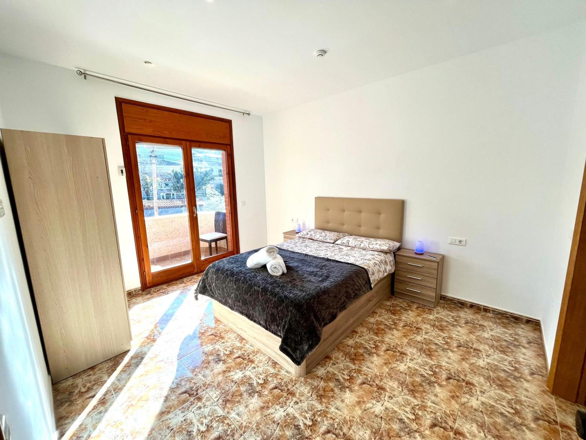 Amplio Apartamento, 5 Camas サン・エステヴェ・セスロヴィレス エクステリア 写真