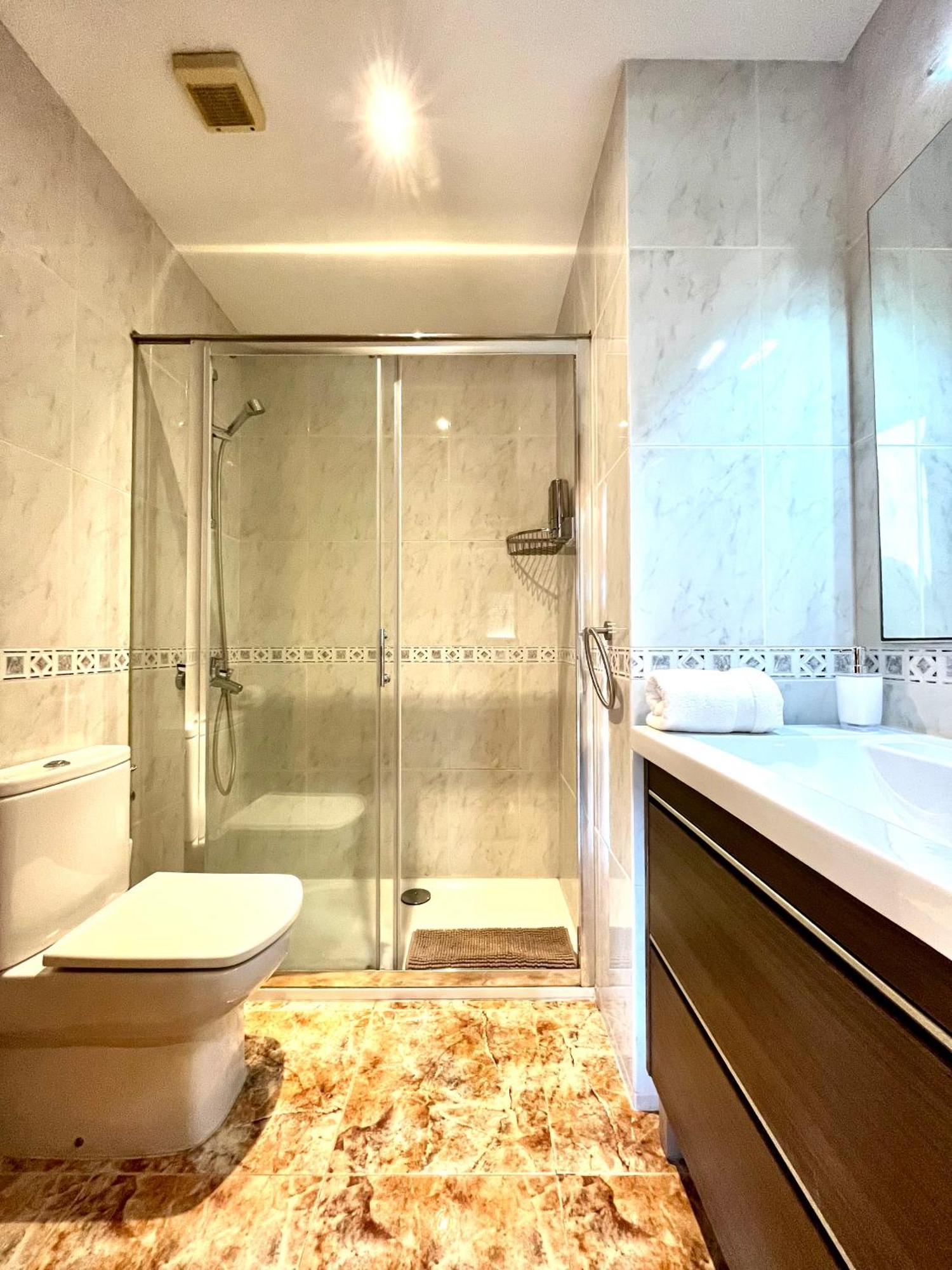 Amplio Apartamento, 5 Camas サン・エステヴェ・セスロヴィレス エクステリア 写真