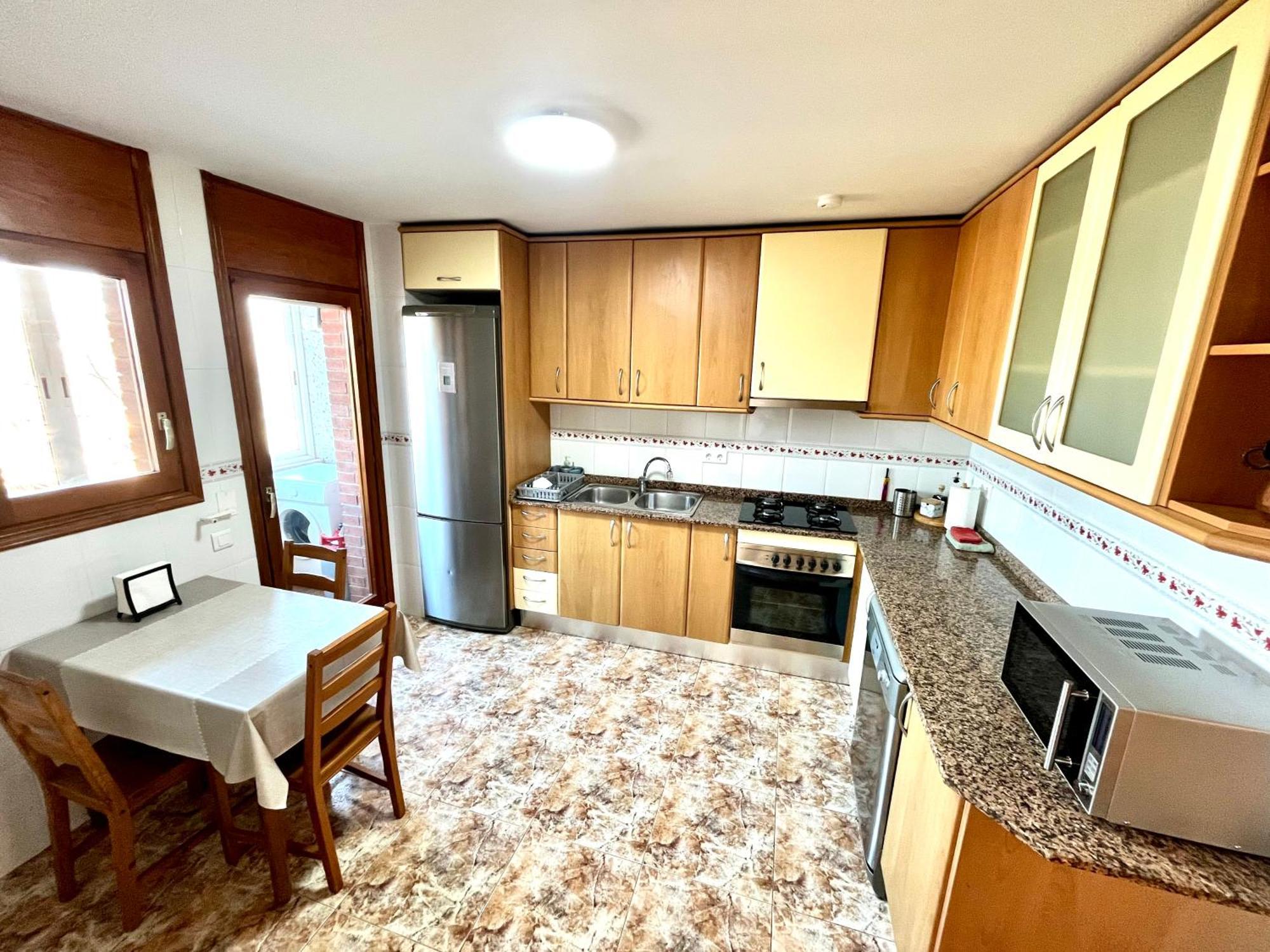 Amplio Apartamento, 5 Camas サン・エステヴェ・セスロヴィレス エクステリア 写真