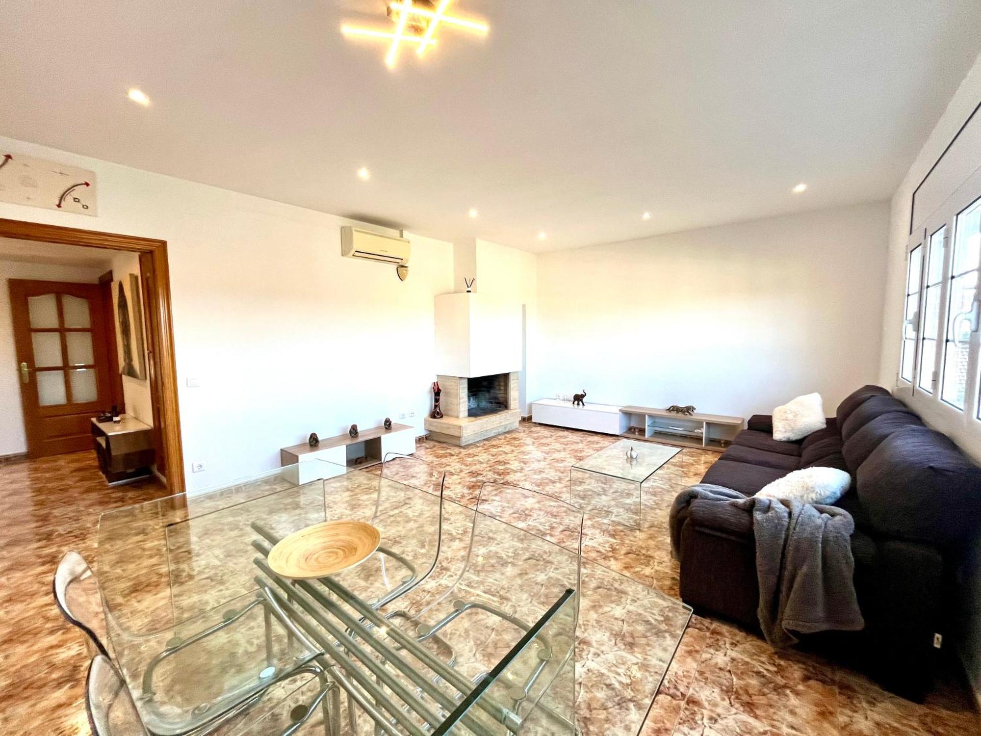 Amplio Apartamento, 5 Camas サン・エステヴェ・セスロヴィレス エクステリア 写真